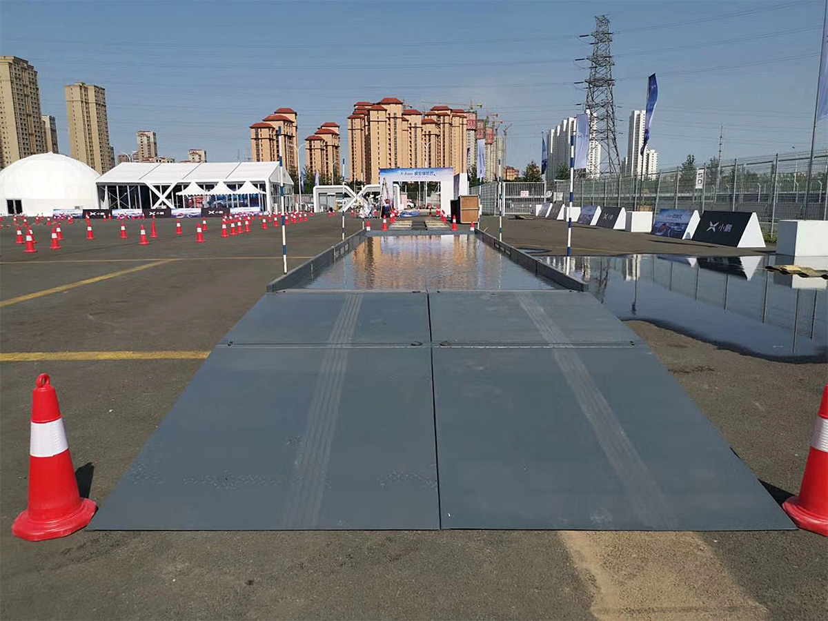 汽车试驾道具水池路