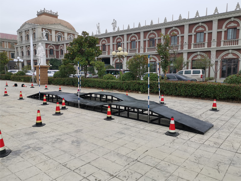 汽车试驾道具坑洼路