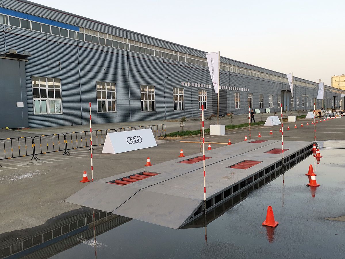 四驱滚轴平台suv汽车打滑三轮脱困性能测试越野器材汽车试驾道具教具